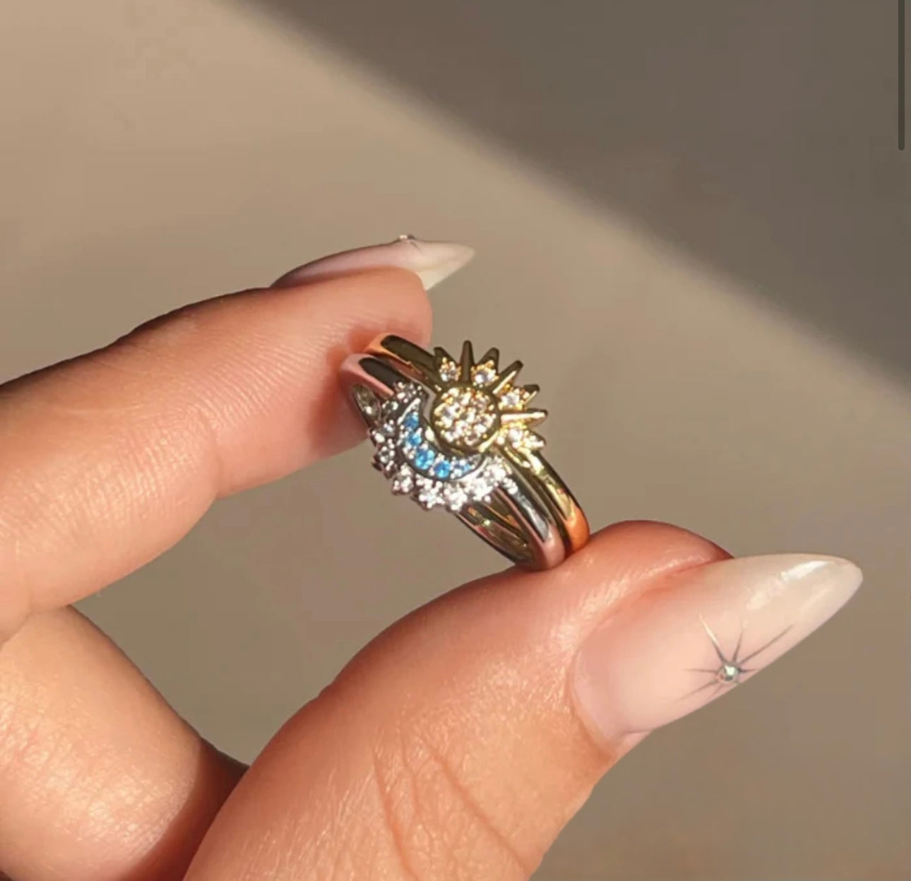 Anillo Sol ☀️ y Luna 🌙 + Caja Premium Gratis 🎁